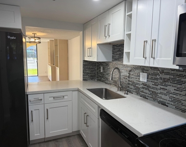 2786 Tennis Club Drive - Photo Thumbnail 8