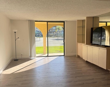 2786 Tennis Club Drive - Photo Thumbnail 3