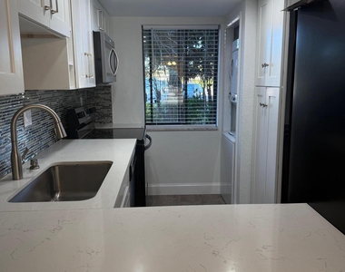 2786 Tennis Club Drive - Photo Thumbnail 9