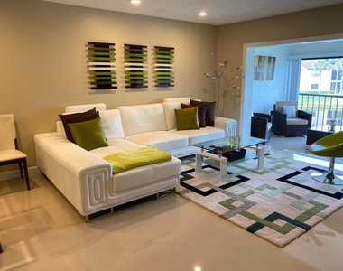 9285 Vista Del Lago - Photo Thumbnail 3