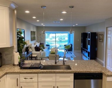 9285 Vista Del Lago - Photo Thumbnail 2