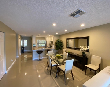 9285 Vista Del Lago - Photo Thumbnail 8