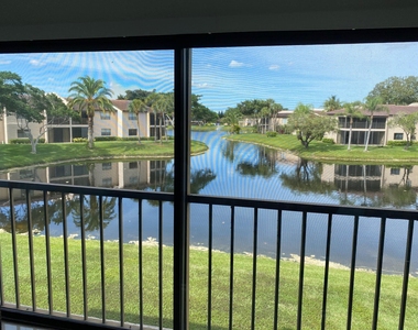 9285 Vista Del Lago - Photo Thumbnail 20