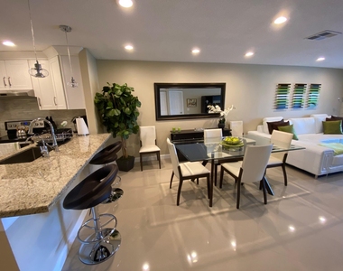 9285 Vista Del Lago - Photo Thumbnail 5