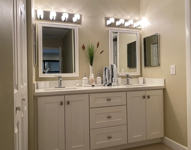 9285 Vista Del Lago - Photo Thumbnail 12