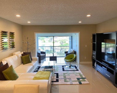 9285 Vista Del Lago - Photo Thumbnail 7