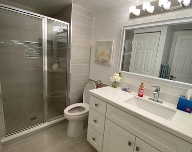 9285 Vista Del Lago - Photo Thumbnail 15