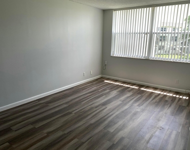 6890 Royal Palm Boulevard - Photo Thumbnail 7