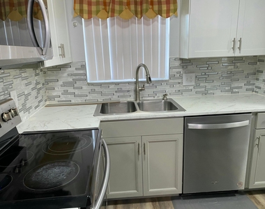 6890 Royal Palm Boulevard - Photo Thumbnail 2