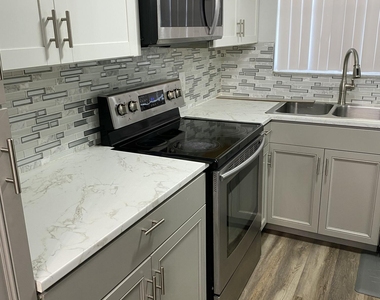 6890 Royal Palm Boulevard - Photo Thumbnail 1