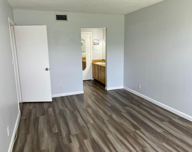 6890 Royal Palm Boulevard - Photo Thumbnail 9