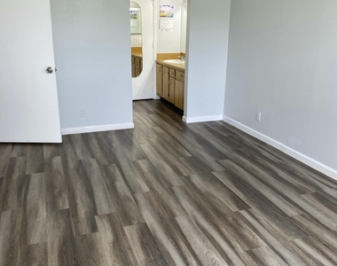 6890 Royal Palm Boulevard - Photo Thumbnail 8