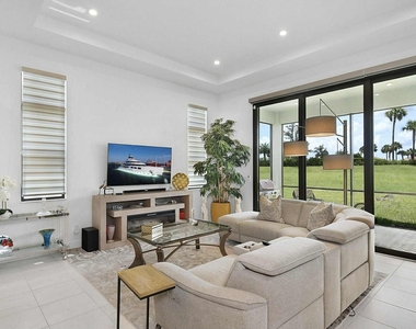 9084 Sw Arco Way - Photo Thumbnail 7