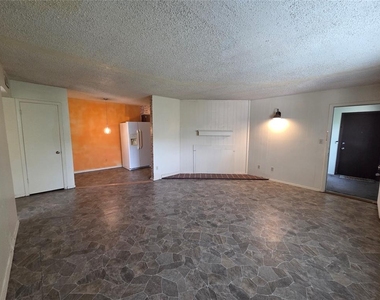 401 Se 12th Street - Photo Thumbnail 2