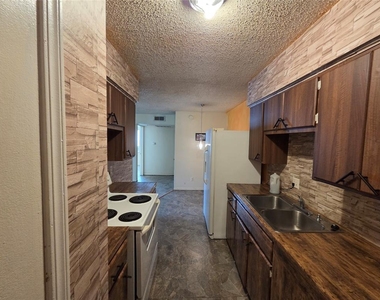 401 Se 12th Street - Photo Thumbnail 6