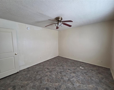 401 Se 12th Street - Photo Thumbnail 9