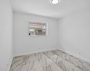 5731 Ne 17th Terrace - Photo Thumbnail 24