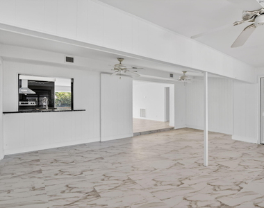 5731 Ne 17th Terrace - Photo Thumbnail 12