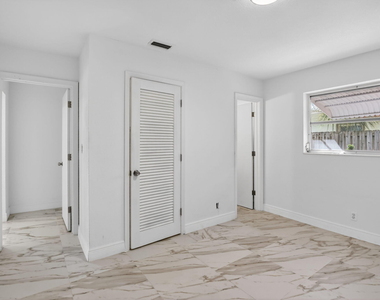 5731 Ne 17th Terrace - Photo Thumbnail 15