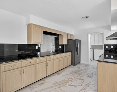 5731 Ne 17th Terrace - Photo Thumbnail 7