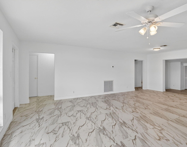 5731 Ne 17th Terrace - Photo Thumbnail 4