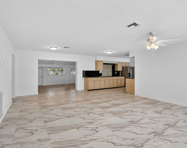 5731 Ne 17th Terrace - Photo Thumbnail 3