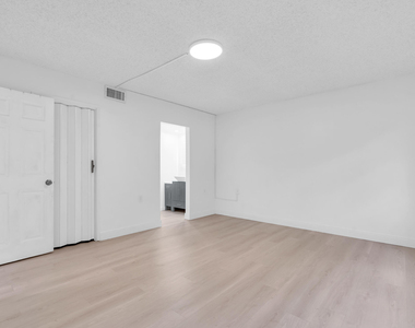 1102 Bahama Bend - Photo Thumbnail 12