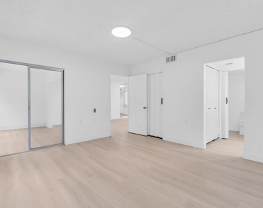 1102 Bahama Bend - Photo Thumbnail 13