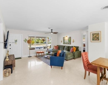 1116 Se 13th Court - Photo Thumbnail 4