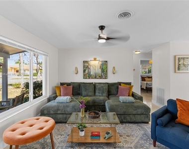 1116 Se 13th Court - Photo Thumbnail 2