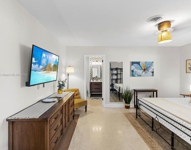 1116 Se 13th Court - Photo Thumbnail 10