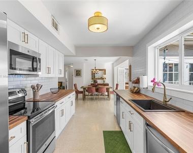1116 Se 13th Court - Photo Thumbnail 12