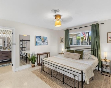 1116 Se 13th Court - Photo Thumbnail 8