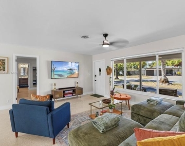 1116 Se 13th Court - Photo Thumbnail 3