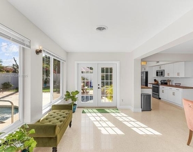 1116 Se 13th Court - Photo Thumbnail 25