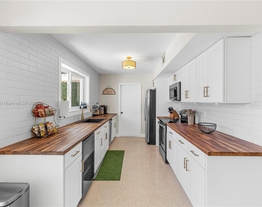 1116 Se 13th Court - Photo Thumbnail 13
