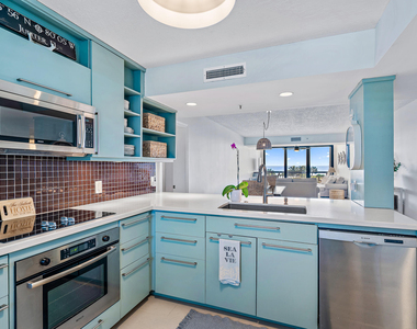 101 S Seas Drive - Photo Thumbnail 7