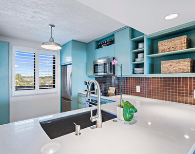 101 S Seas Drive - Photo Thumbnail 8