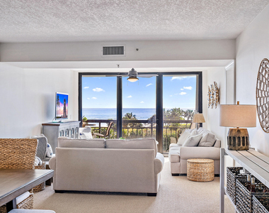 101 S Seas Drive - Photo Thumbnail 5