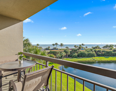 101 S Seas Drive - Photo Thumbnail 3