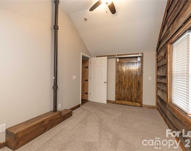 123 E 2nd Street - Photo Thumbnail 36