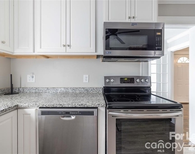 123 E 2nd Street - Photo Thumbnail 19