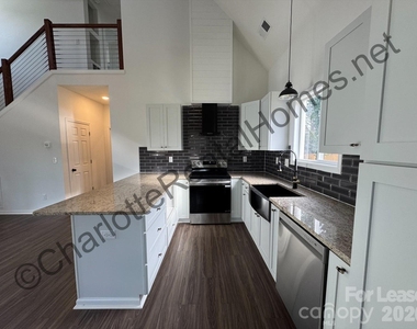 512 N Mulberry Street - Photo Thumbnail 6