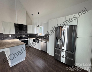 512 N Mulberry Street - Photo Thumbnail 7
