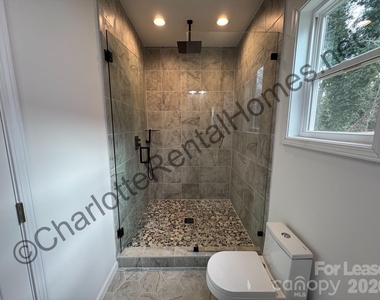 512 N Mulberry Street - Photo Thumbnail 2