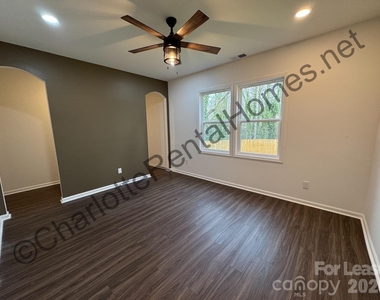 512 N Mulberry Street - Photo Thumbnail 3