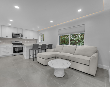 381 Se 15th Avenue - Photo Thumbnail 9