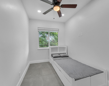 381 Se 15th Avenue - Photo Thumbnail 8