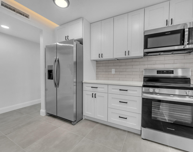 381 Se 15th Avenue - Photo Thumbnail 14