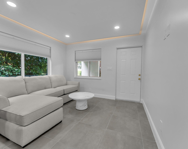 381 Se 15th Avenue - Photo Thumbnail 10